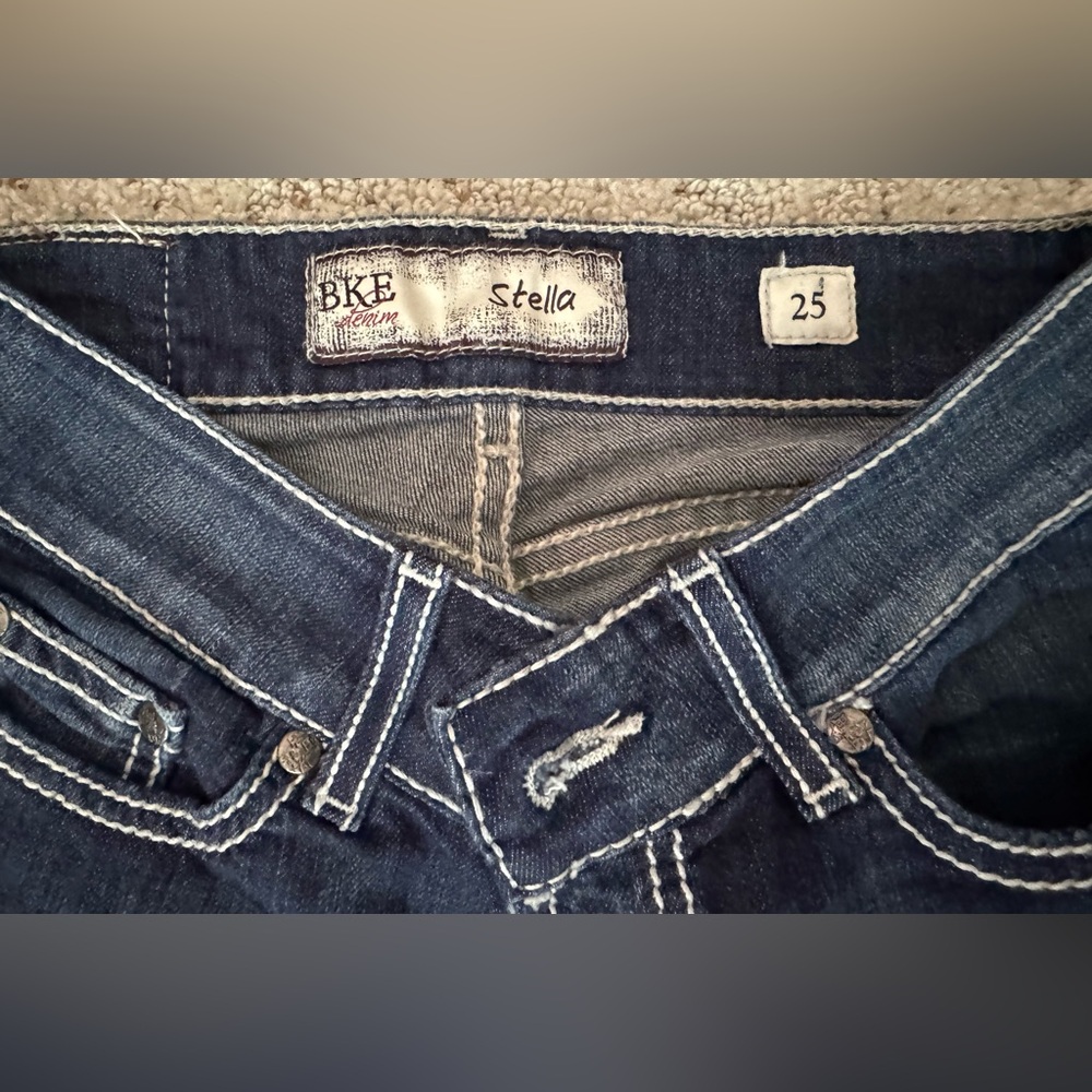 BKE Women’s Stella Capris size 25 LIKE NEW!